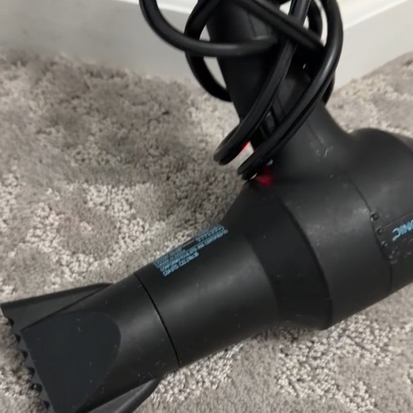 Bio Ionic Black Hair Dryer - Picture 4 of 4